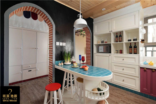 家裝應該先貼壁紙還是鋪地板?