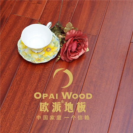 品質(zhì)與服務(wù) 是地板生存的關(guān)鍵